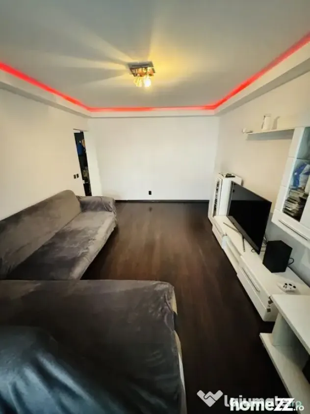 Apartament 3 camere decomandat FAR