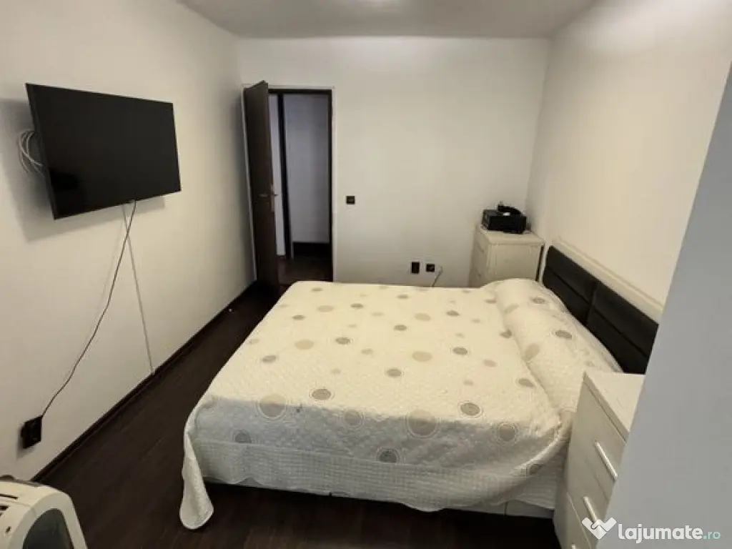 Apartament 3 camere decomandat FAR