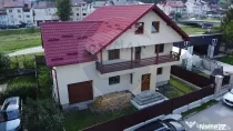 Casă / Vilă cu 5 camere de vânzare în zona Central Gu...