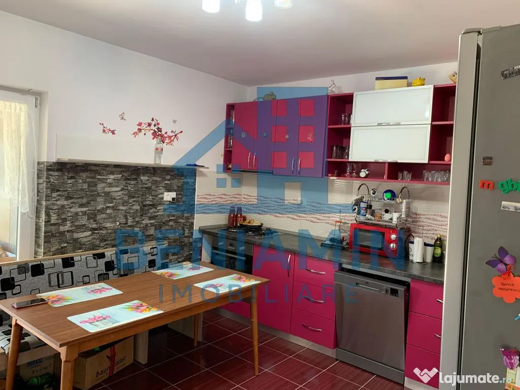 Casă spațioasă P+M de vânzare cartier Bordei