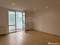 Apartament cu 4 camere de vânzare în zona Calea Romanului