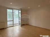 Apartament cu 4 camere de vânzare în zona Calea Romanului