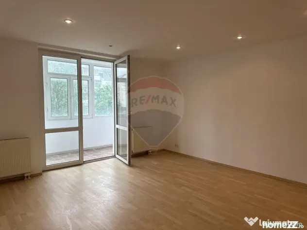 Apartament cu 4 camere de vânzare în zona Calea Romanului