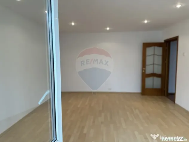 Apartament cu 4 camere de vânzare în zona Calea Romanului
