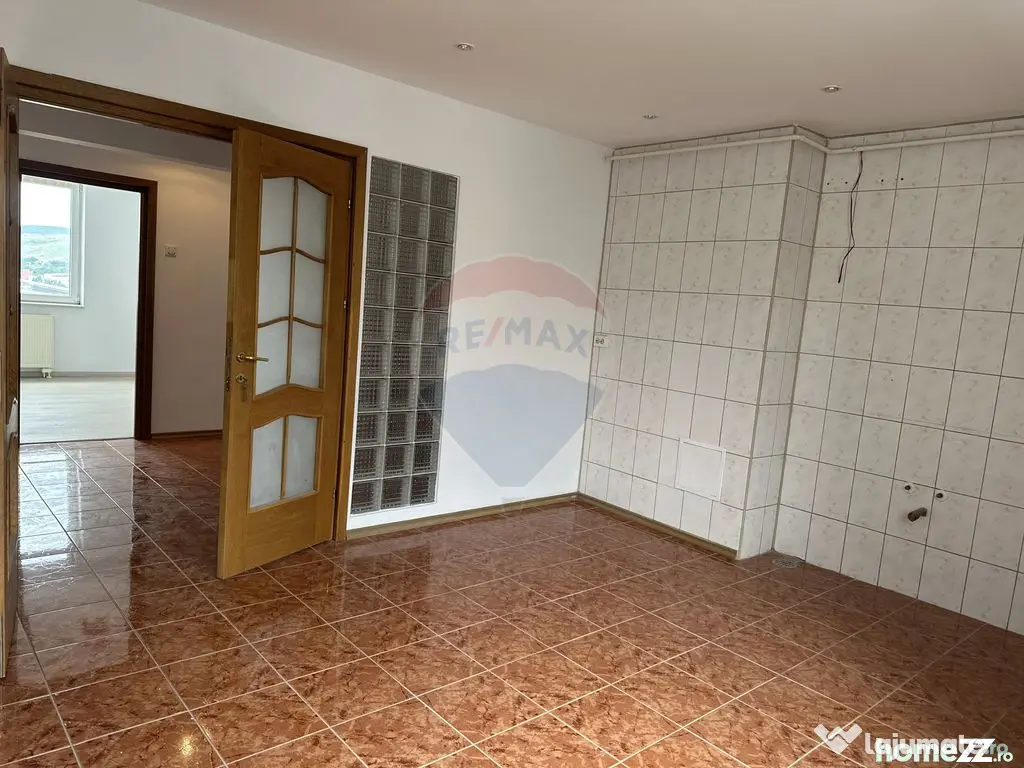 Apartament cu 4 camere de vânzare în zona Calea Romanului