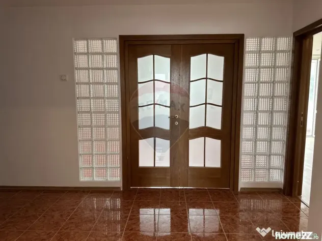 Apartament cu 4 camere de vânzare în zona Calea Romanului