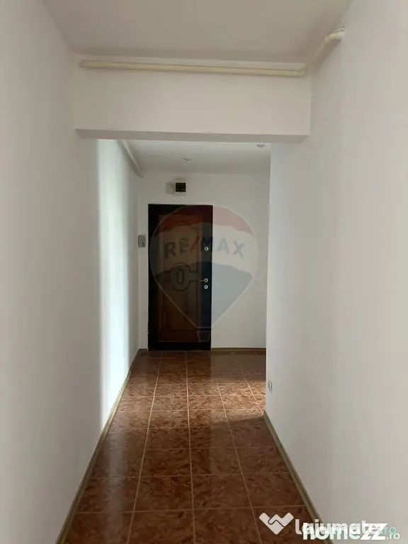 Apartament cu 4 camere de vânzare în zona Calea Romanului