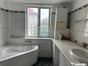 Apartament cu 4 camere de vânzare în zona Calea Romanului