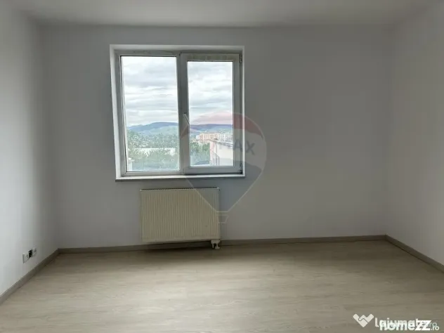 Apartament cu 4 camere de vânzare în zona Calea Romanului
