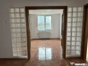 Apartament cu 4 camere de vânzare în zona Calea Romanului