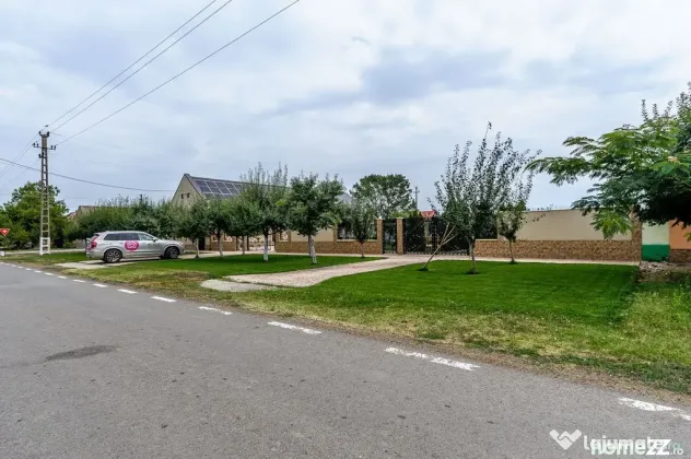 Rezervat Proprietate de vis cu teren 2880 mp și facilit?...