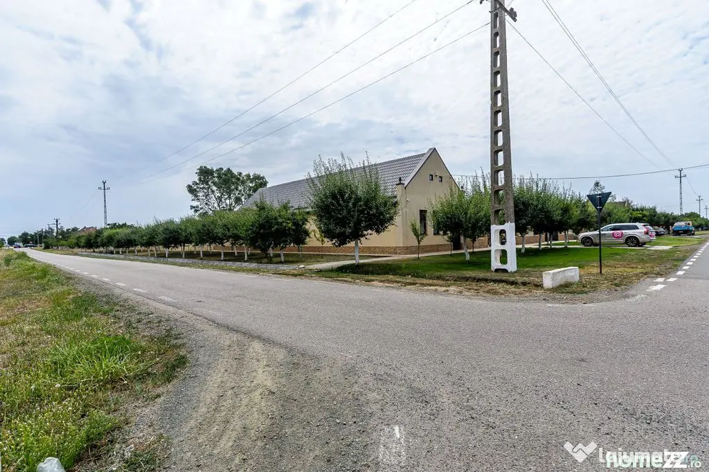 Rezervat Proprietate de vis cu teren 2880 mp și facilit?...
