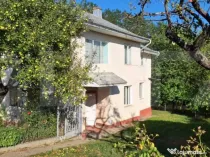 Casa cu etaj, 160 mp utili, 1352 mp teren, zona Burdujeni