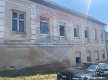 Casă cu 3 camere de vânzare în zona centrala comison 0%