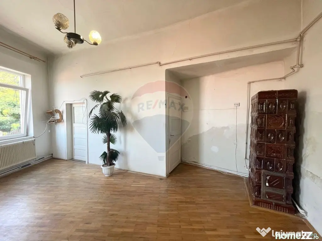 Casă cu 3 camere de vânzare în zona centrala comison 0...
