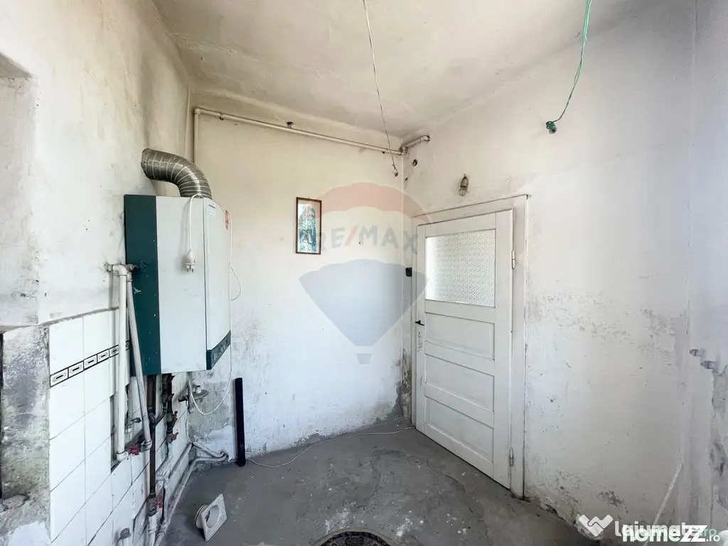 Casă cu 3 camere de vânzare în zona centrala comison 0...