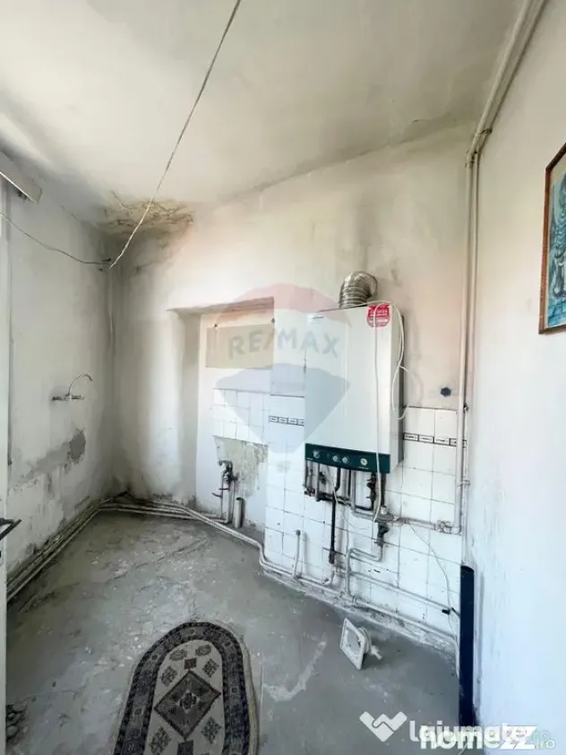 Casă cu 3 camere de vânzare în zona centrala comison 0...