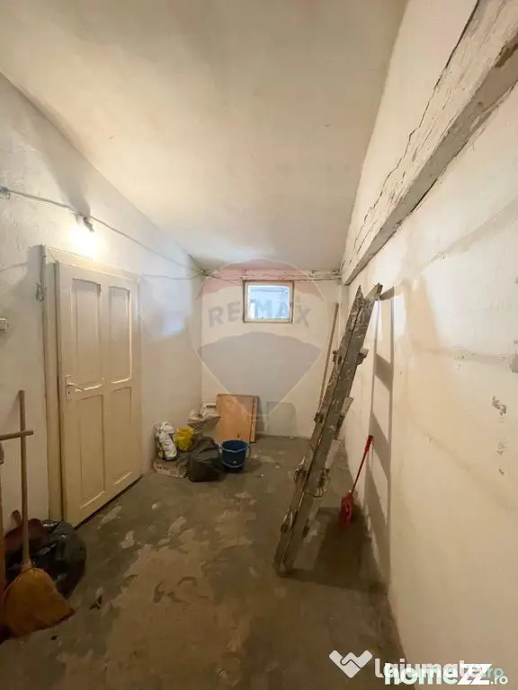 Casă cu 3 camere de vânzare în zona centrala comison 0...