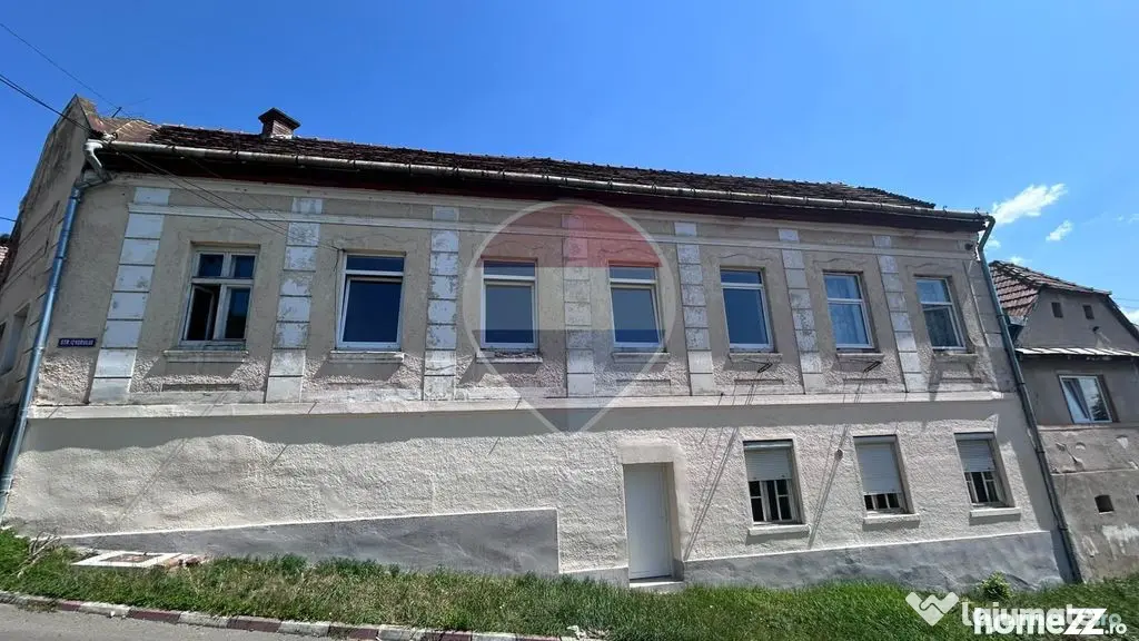 Casă cu 3 camere de vânzare în zona centrala comison 0...