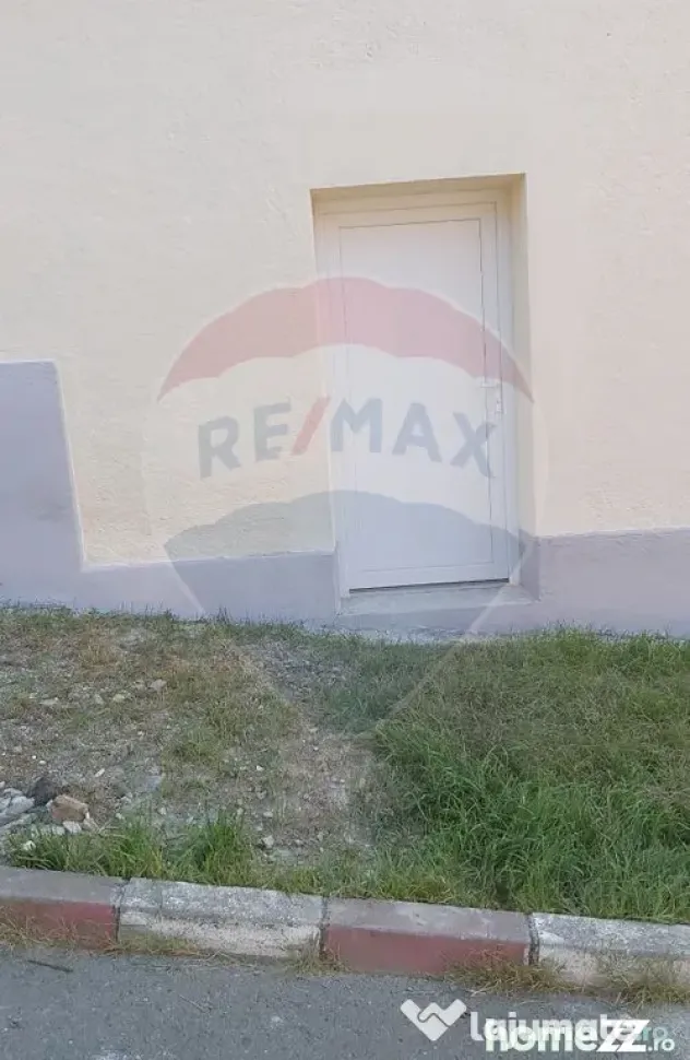 Casă cu 3 camere de vânzare în zona centrala comison 0...