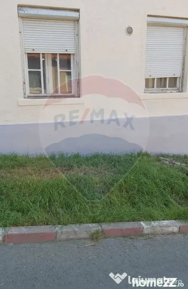 Casă cu 3 camere de vânzare în zona centrala comison 0...