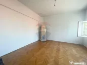 Casă cu 3 camere de vânzare în zona centrala comison 0... 