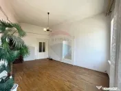 Casă cu 3 camere de vânzare în zona centrala comison 0...