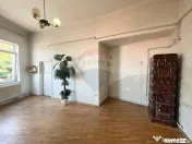 Casă cu 3 camere de vânzare în zona centrala comison 0...