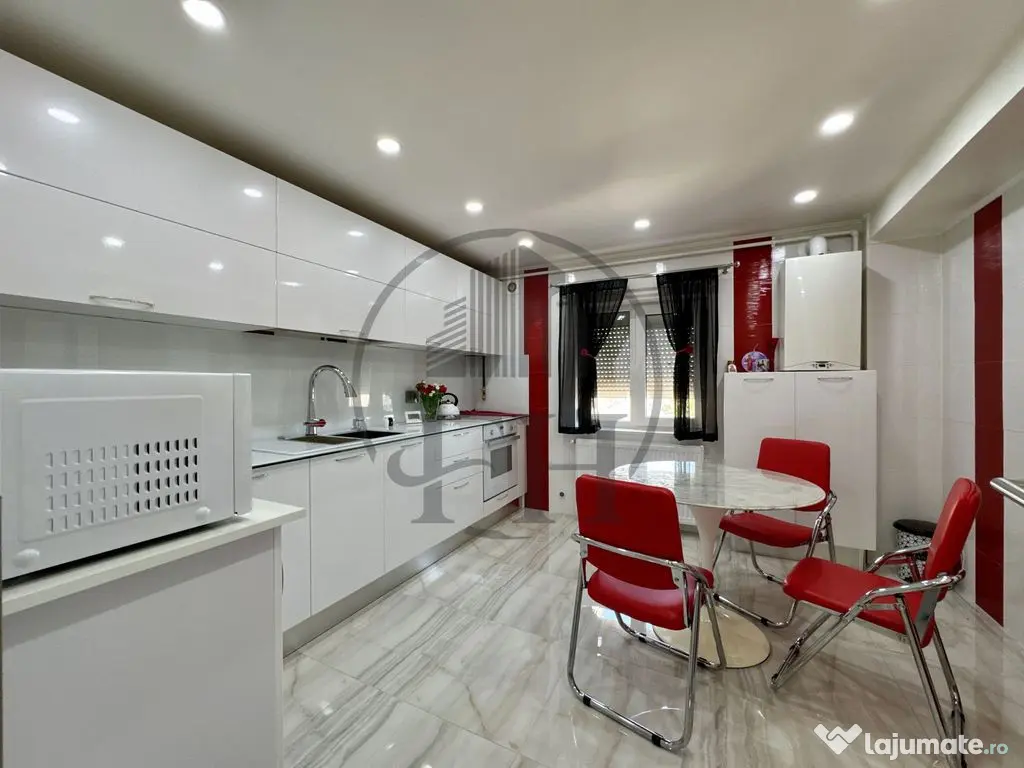 Apartament 4 camere de vanzare Agigea, Constanta