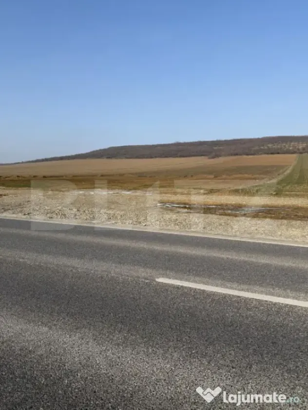 Teren intravilan, 3200 mp la DN 85, la ieșirea din Suceava