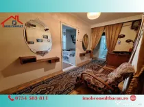 Trei camere! Etaj intermediar! Centrul Bacaului! CE1261