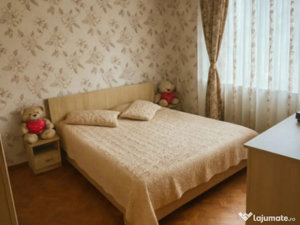 Apartament 3 camere decomandate zona Tractorul