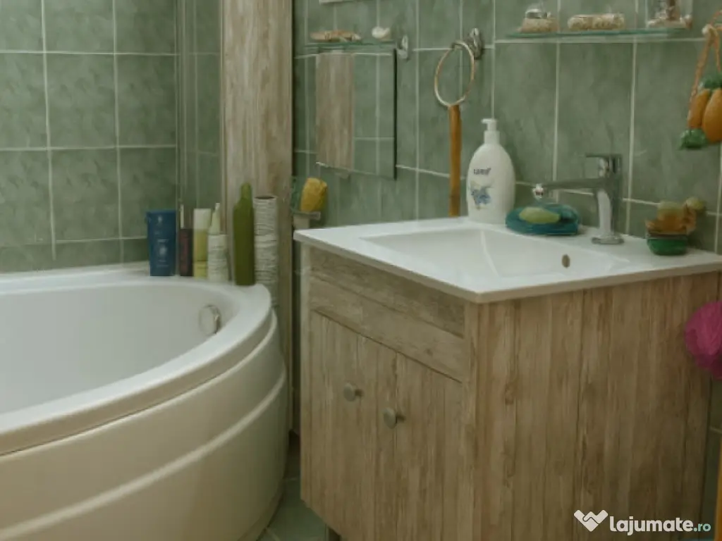 Apartament 3 camere decomandate zona Tractorul