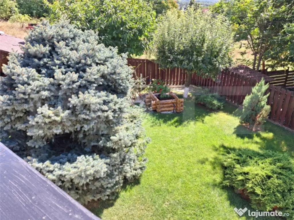 Proprietate elegantă cu teren mare și garaj în Bucium, pe