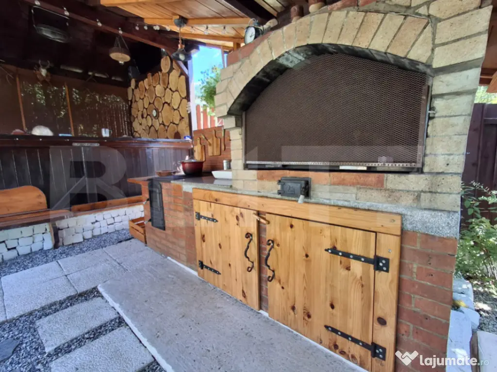 Proprietate elegantă cu teren mare și garaj în Bucium, pe