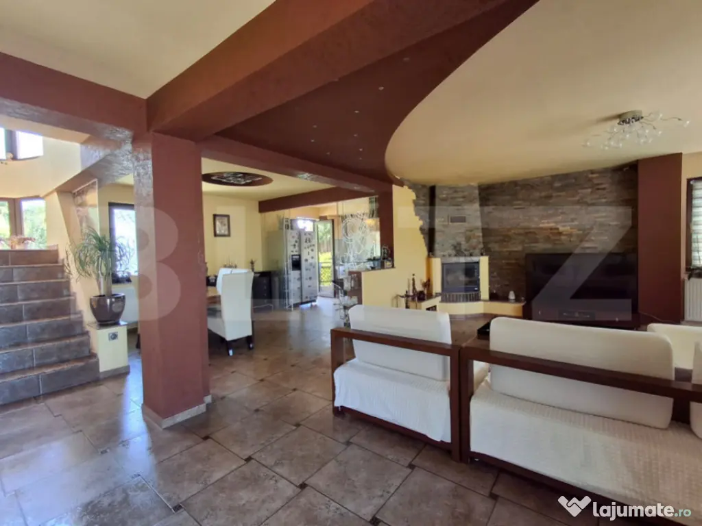 Proprietate elegantă cu teren mare și garaj în Bucium, pe