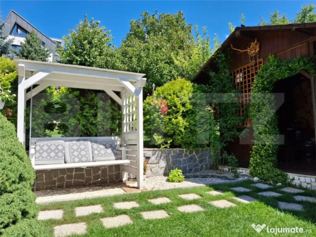 Proprietate elegantă cu teren mare și garaj în Bucium, pe