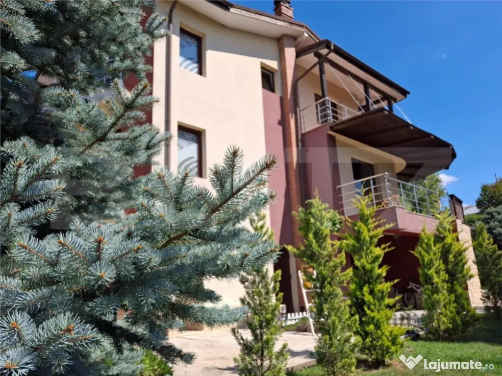 Proprietate elegantă cu teren mare și garaj în Bucium, pe