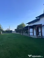 Casa individuala cu garaj si foisor, centru- Horodnic de Sus