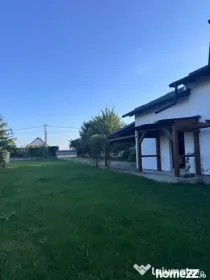 Casa individuala cu garaj si foisor, centru- Horodnic de Sus