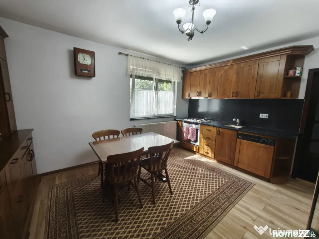 Casa 5 camere, zona ultracentrala, 1500mp teren, Radauti