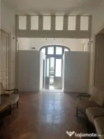 Casa cu etaj,teren 400 mp, pretabila : clinica, gradinita, b