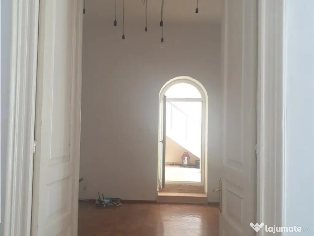 Casa cu etaj,teren 400 mp, pretabila : clinica, gradinita, b