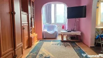 Vand apartament 3 camere semidecomandat in Deva, zona Micro 15, etaj 3