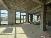 Sp com 195 mp, 7 locuri de parcare, 4 intrari, zona de Nord, 