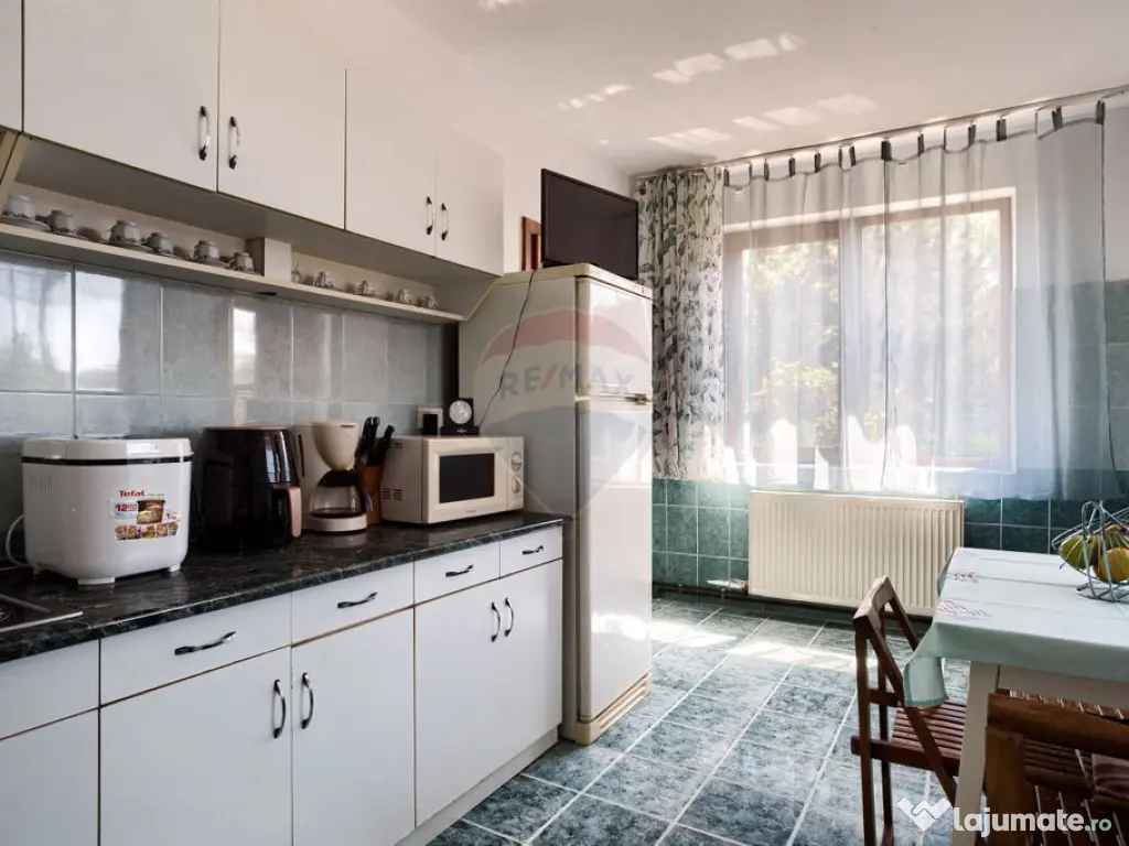 Casă cochetă de vânzare, teren 954 mp, posibil parcela...