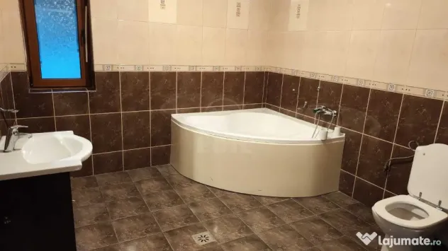 Apartament cu 3 camere, finisat, zona Zorilor