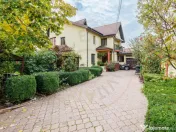 Vilă individuală cu piscină, garaj dublu • teren 766 m 