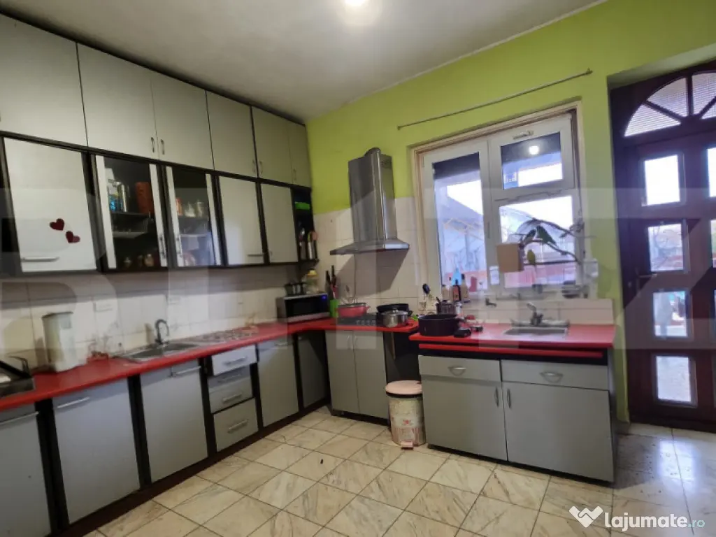 Casa tip Duplex cu piscina, 6 dormitoare in Sancraiu de Mure