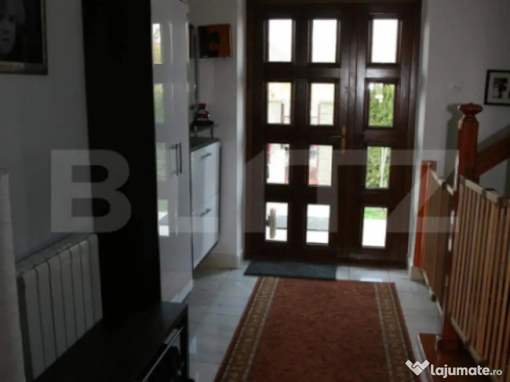 Casa tip Duplex cu piscina, 6 dormitoare in Sancraiu de Mure